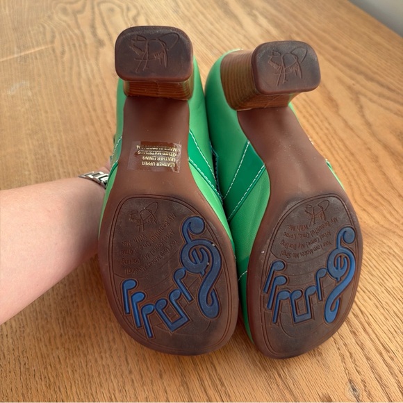 John Fluevog Operetta Vibrant Green Double Strap Heels - Picture 9 of 10